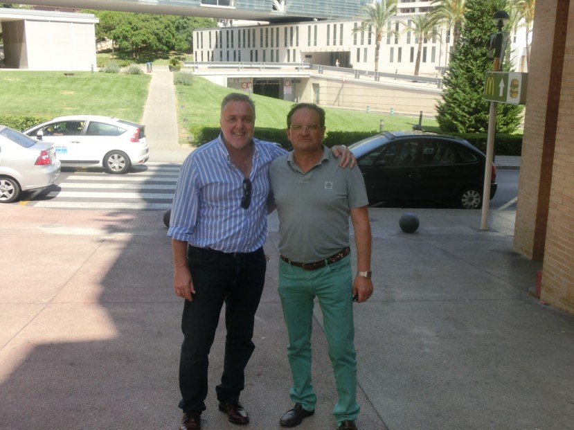 JAVI Y MURO-PRIMER PLANO