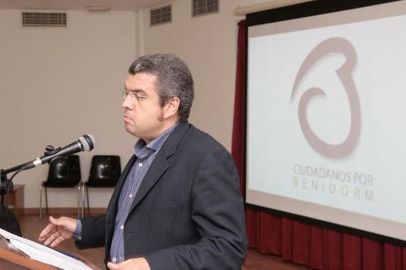 LEOPOLDO CON ANAGRAMA