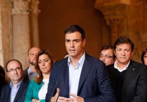 Pedro Sánchez, delante de Susana Díaz y Javier Fernández