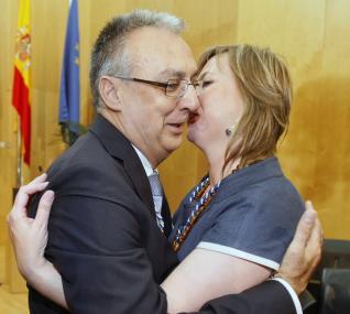 Benidorm.- GEMA PIDE EL ACTA DE LEOPOLDO EN UNA MOCIÓN QUE LEE SU EX CONSORTE POLITICO (Imputado por prevaricación, malversación, etc.,etc., AGUSTÍN&nbsp;NAVARRO.-