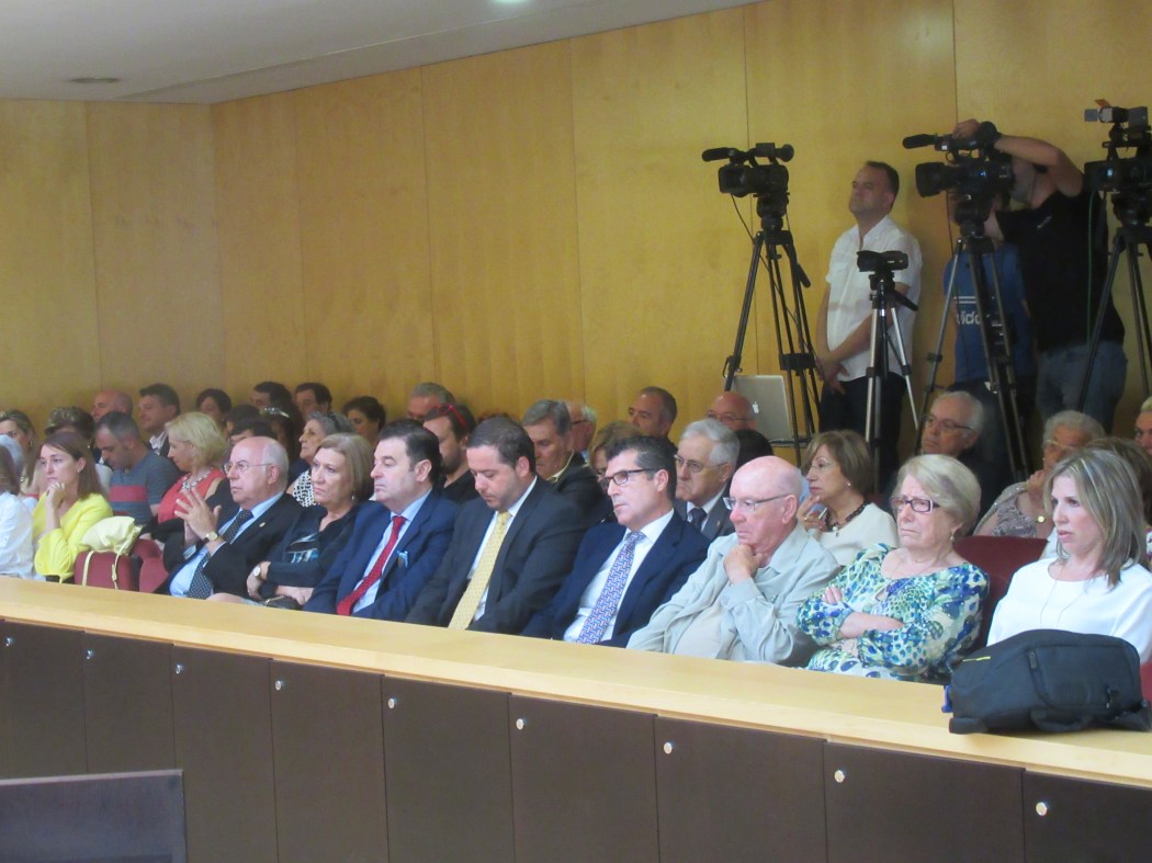 PLENO 13-6- INVITADOS DE HONOR