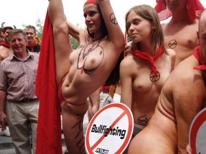 antitauriona desnudas 2