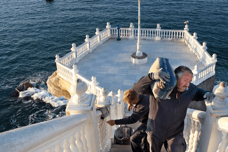 Benidorm.-  Obras de restauración en el mirador del Castillo y limpieza de las&nbsp;calas
