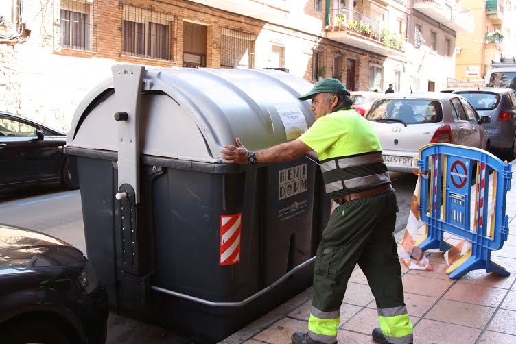 Benidorm.-  La recogida de residuos en las calles Marqués de Comillas, Maravall y Urano pasa a ser de carga&nbsp;lateral