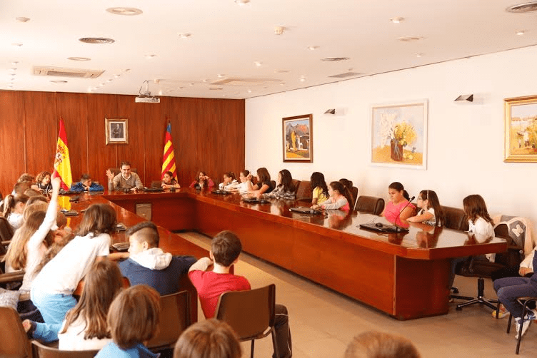 L’ALFAS.-  Alumnos del Veles e Vents visitan el Ayuntamiento de l’Alfàs del&nbsp;Pi