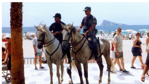 Benidorm.- POLICIAS A&nbsp;CABALLO