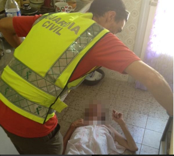 LA GUARDIA CIVIL RESCATA A UN ANCIANO QUE LLEVABA TRES DÍAS TENDIDO EN EL SUELO SIN COMER NI&nbsp;BEBER