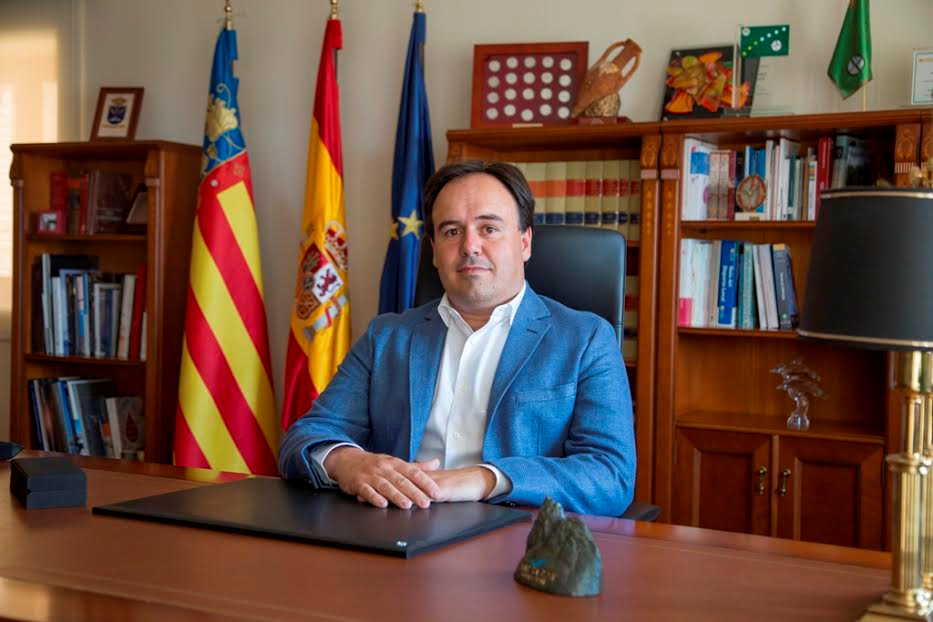 FINESTRAT.- LA CONSELLERIA DEJA SIN AUTOBUS A&nbsp;ESTUDIANTES