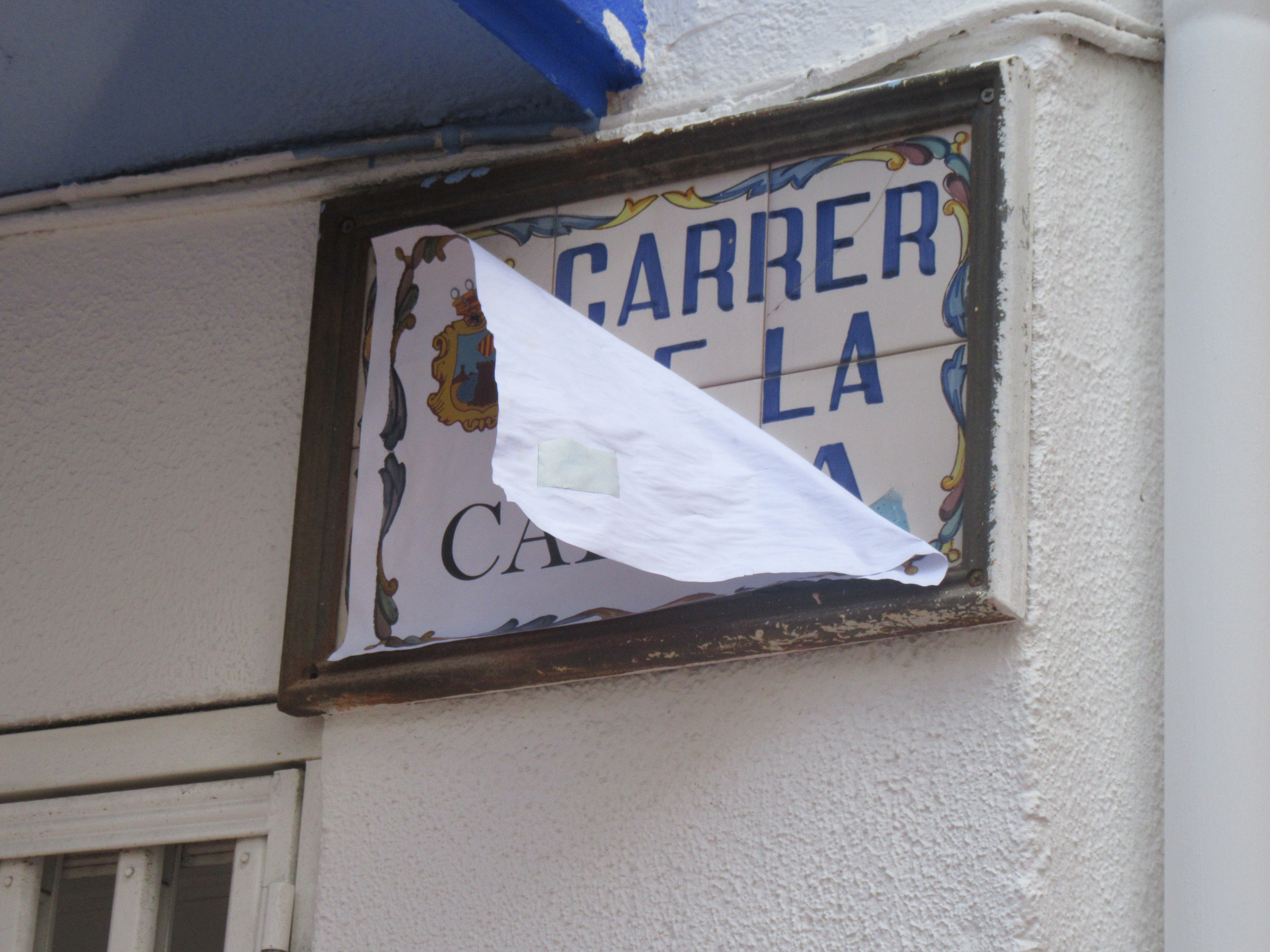 tapando-nombre-calle-3-16