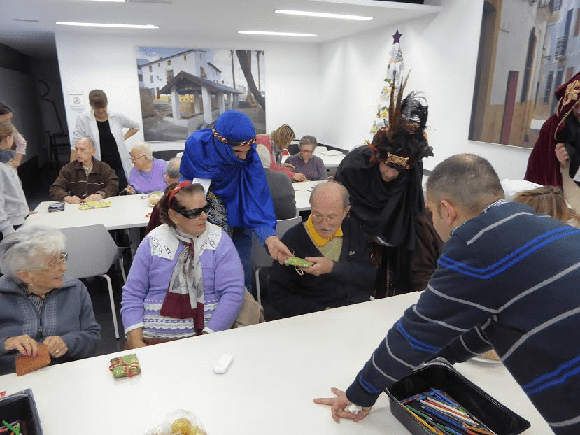 LA NUCIA.– CON LA ENTREGA DE REGALOS