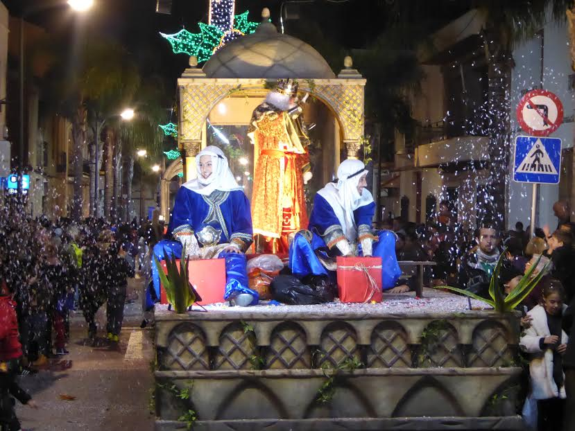 LA NUCIA.- LOS REYES DEJARON MUCHOS JUGUETES