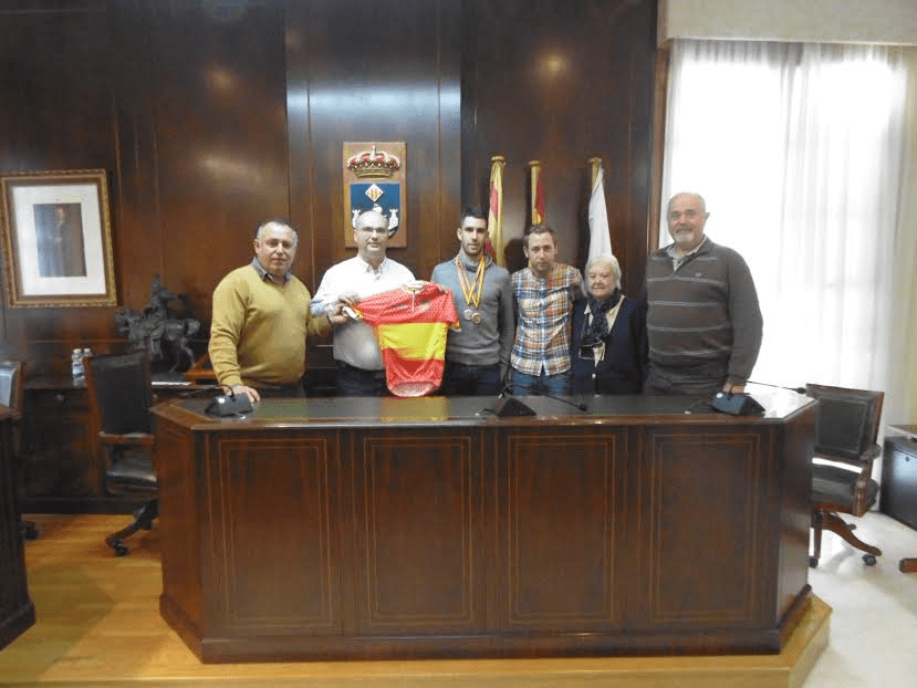 LA VILA.- EL DEPORTISTA FELIPE ORTS VISITA AL&nbsp;ALCALDE