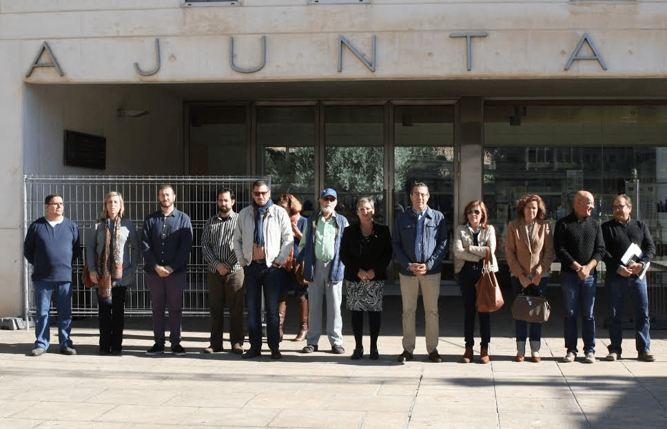Benidorm condena con un minuto de silencio el asesinato de una mujer en&nbsp;Huercal