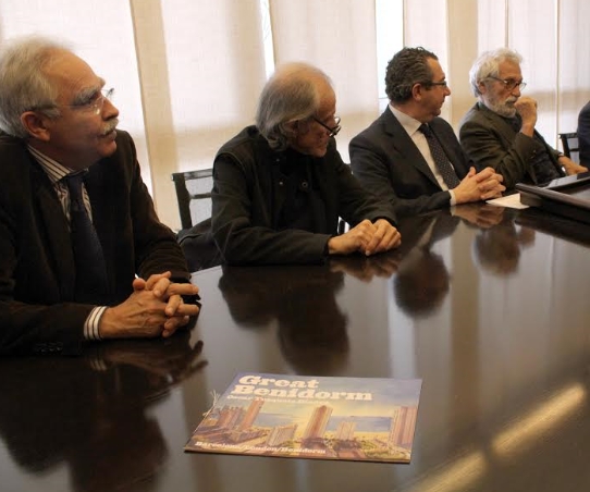 Benidorm.- El arte de Óscar Tusquets lleva el modelo Benidorm a la London Art&nbsp;Biennale