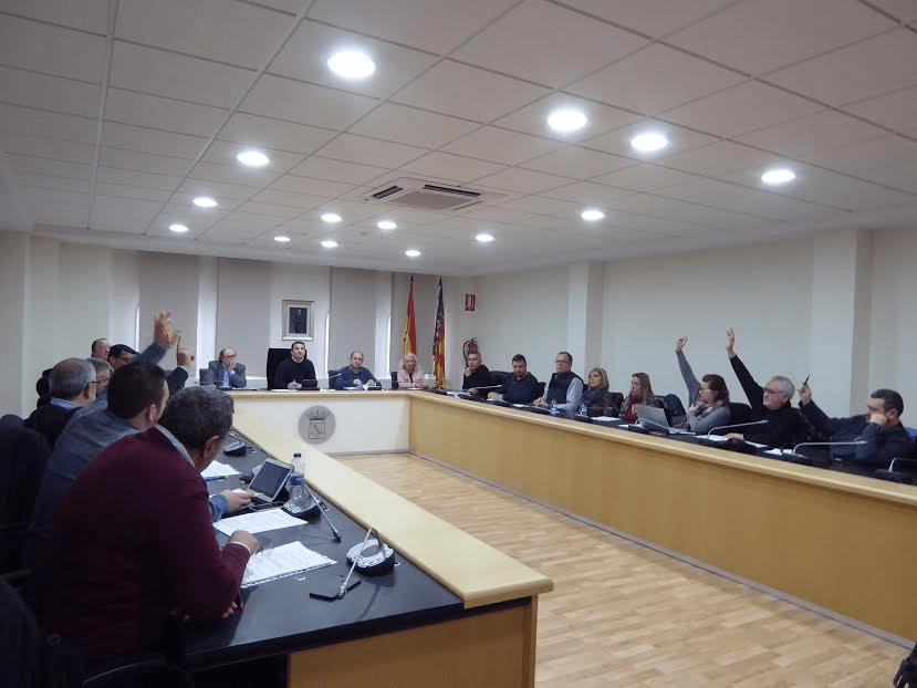 LA NUCIA.- LODS PARTIDOS DE «INQUIERDAS» VOTAN DESPEDIR A 23 TRABAJADORES&nbsp;MUNICIPALES