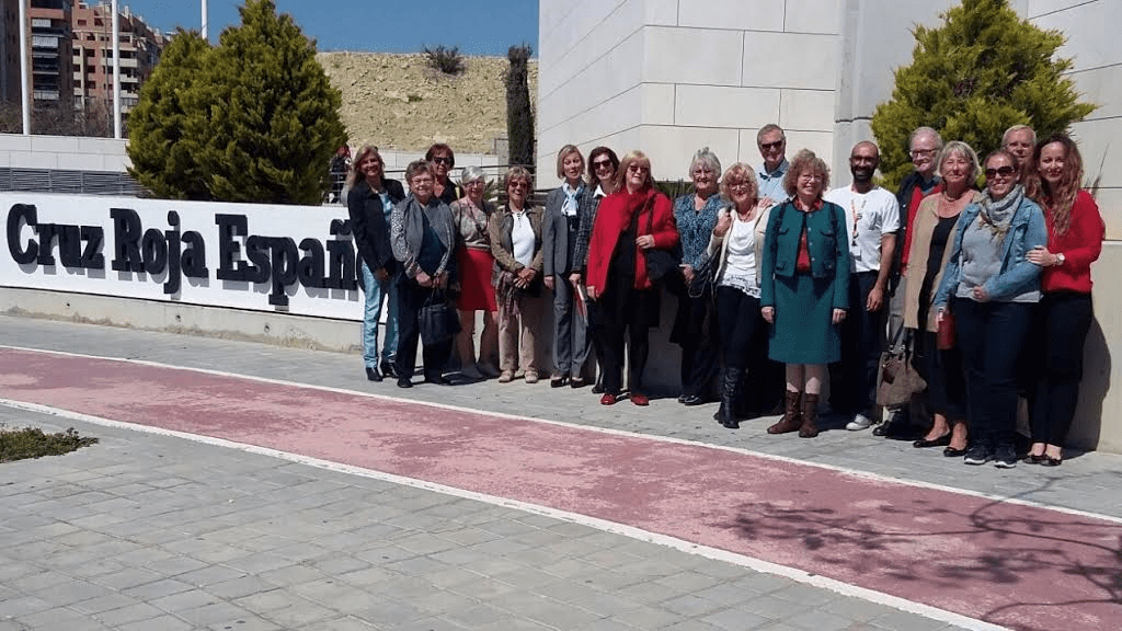 L’ALFAS.- RESIDENTE VISITAN A LA CRUZ ROJA EN&nbsp;ALICANTE