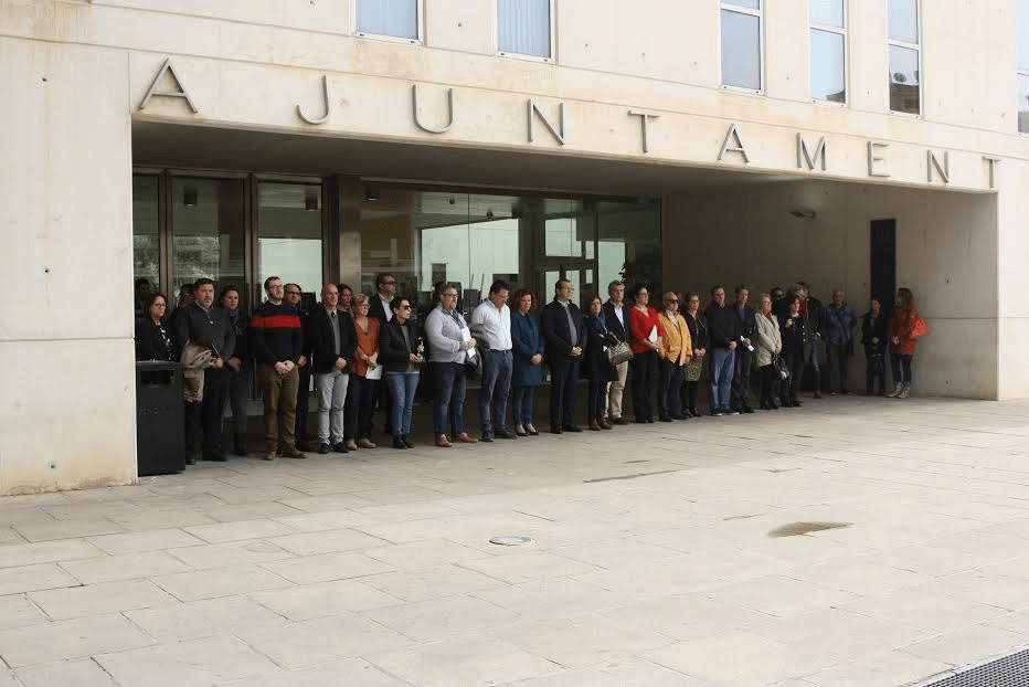 Benidorm guarda un minuto de silencio por el ataque terrorista en&nbsp;Londres