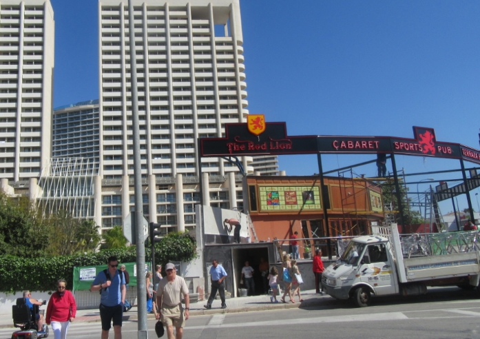 BENIDORM.- SOBRE EL RETRANQUEO DEL SEÑOR «D.COJONES»