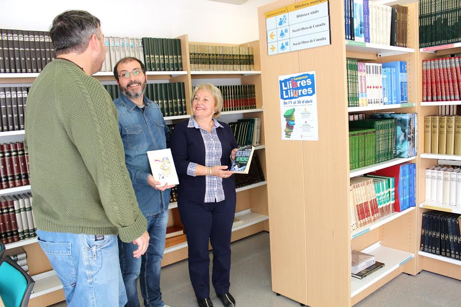 FINESTRAT CONMEMORA EL DÍA DEL LIBRO CON LA CAMPAÑA “LLIBRES LLIURES” PARA FOMENTAR LA LECTURA ENTRE LOS&nbsp;VECINOS