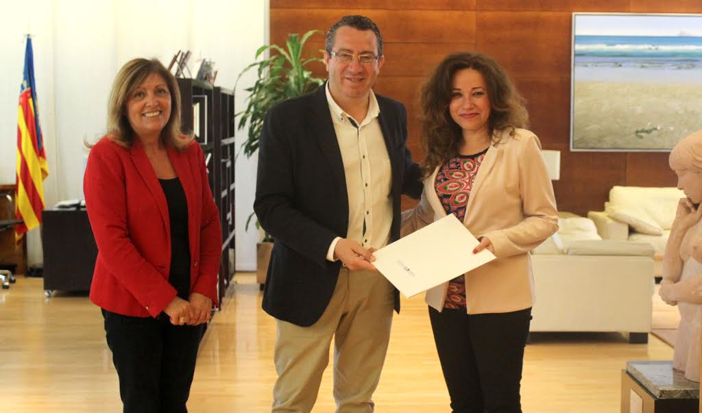 Benidorm y Finestrat renuevan el convenio que asesora gratuitamente a los afectados por los&nbsp;desahucios