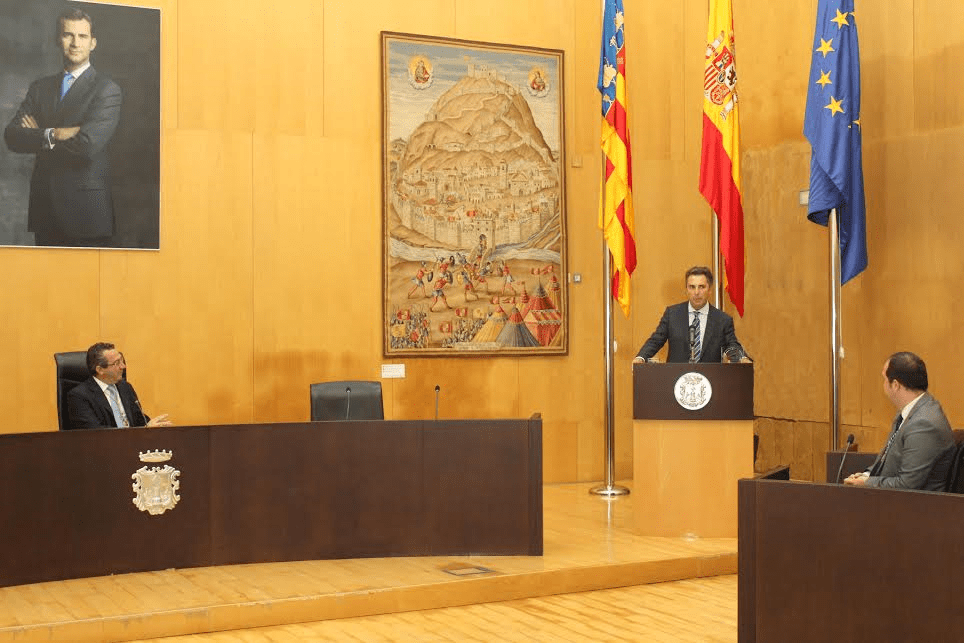 Benidorm reconoce con la “Distinción Europa” la labor del director del aeropuerto de&nbsp;Alicante-Elche