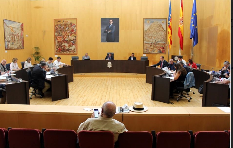 BENIDORM.- CELEBRADO EL PLENO ORDINARIO DEL MES CON 24 EDILES