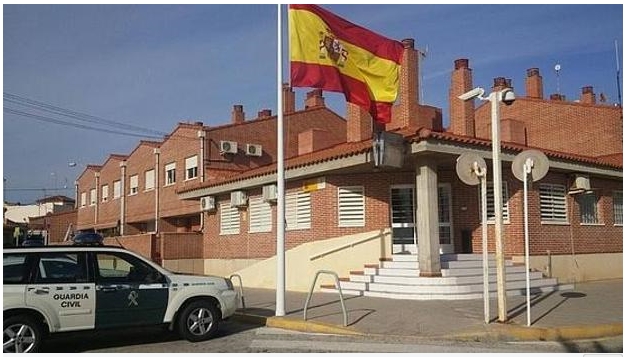 An officer of the Civil Guard «is down» after being brutally attacked by a detainee of&nbsp;British
