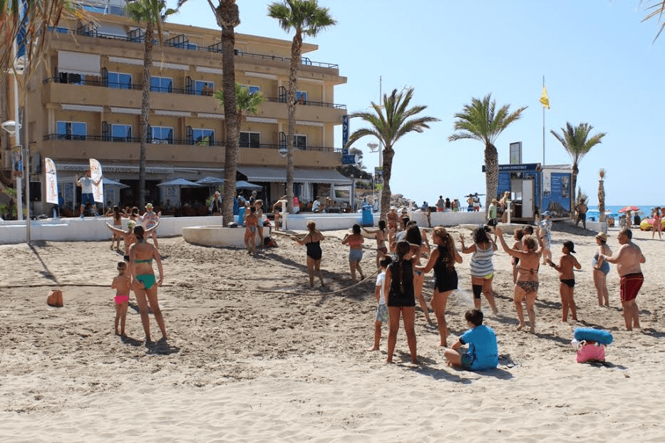 FINESTRAT PROPONE UN COMPLETO PROGRAMA DE ACTIVIDADES DEPORTIVAS PARA EL VERANO CON NOVEDADES COMO EL&nbsp;AQUAERÓBIC