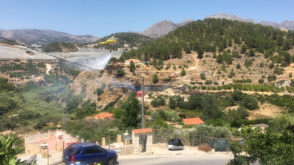 LA NUCIA.-El incendio del Boliquet se extinguió gracias la rápida intervención de forestales y&nbsp;bomberos