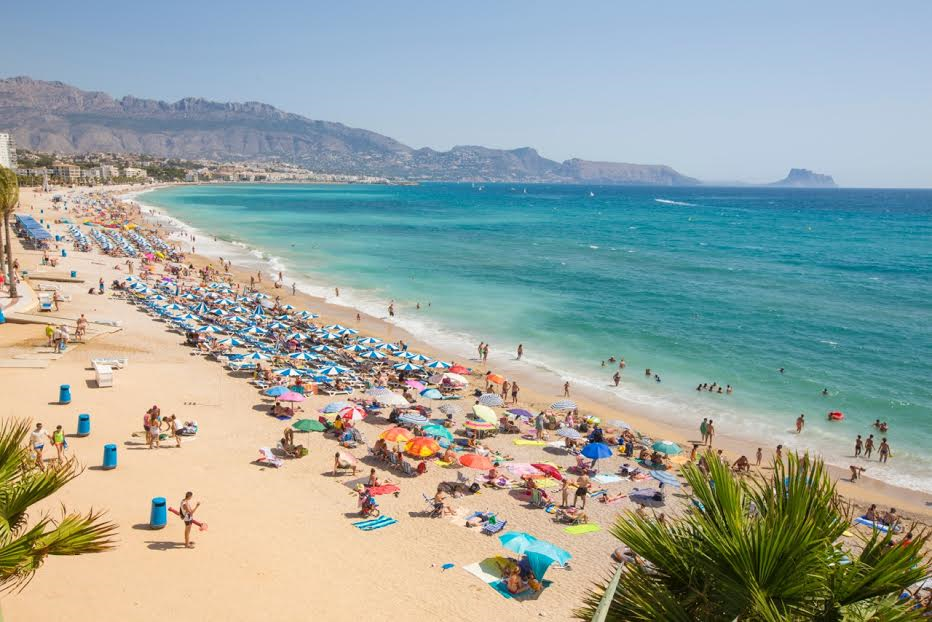 L’Alfàs inicia la temporada alta en la playa de l’Albir con el refuerzo de todos los&nbsp;servicios