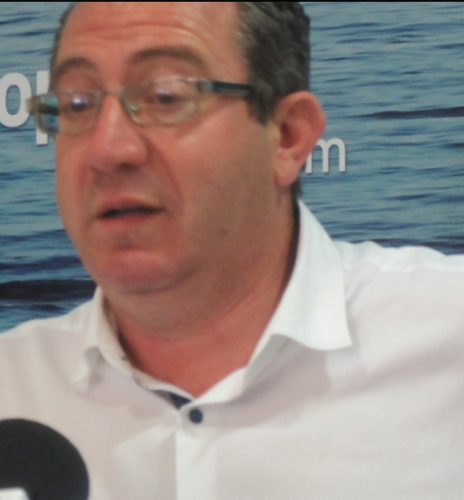 BENIDORM.- AGUSTIN RETIRA SU CANDIDATURA Y TONI PEREZ PRESENTA LA&nbsp;SUYA