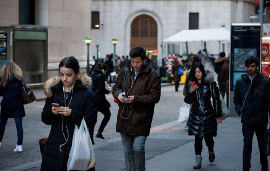 EL CIRCO.- SI CRUZAS MIRANDO EL TELEFONO SERAS MULTADO&nbsp;M