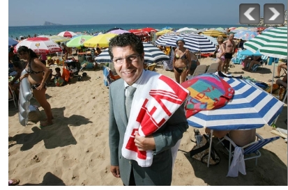 Benidorm.- DOS HIJOS DE BENIDORM PARALIZARON LA CASA DE CULTURA POR&nbsp;CAPRICHO