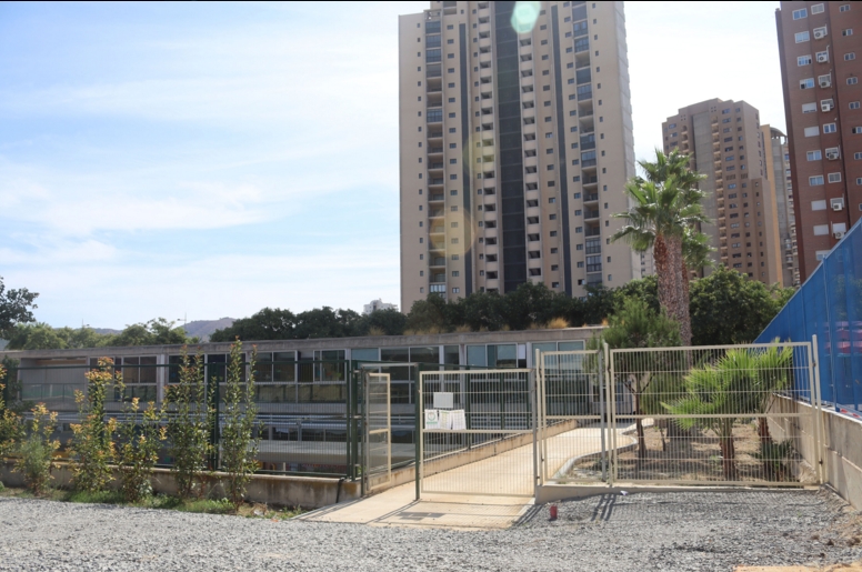 Espacio Público adecúa las entradas de cuatro centros escolares para asegurar la distancia de seguridad en los&nbsp;accesos