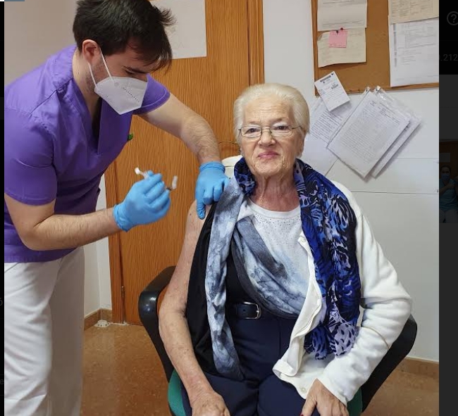 El Centro Anneke de l’Alfàs, el primero de la Marina Baixa en recibir la vacuna contra la&nbsp;COVID-19