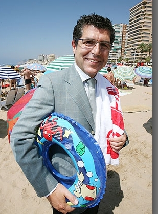 LA BOFETADA.-Benidorm tendrá un Centro Cultural tres veces más pequeño 20 años después de su proyecto por la Generalitat. Benidorm esta sin políticos de&nbsp;talla