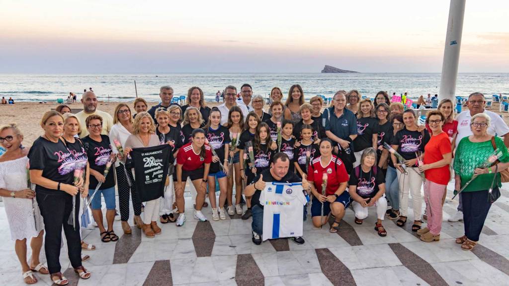 Anémona presenta su camiseta solidaria con la vista puesta en la gran marcha de&nbsp;octubre