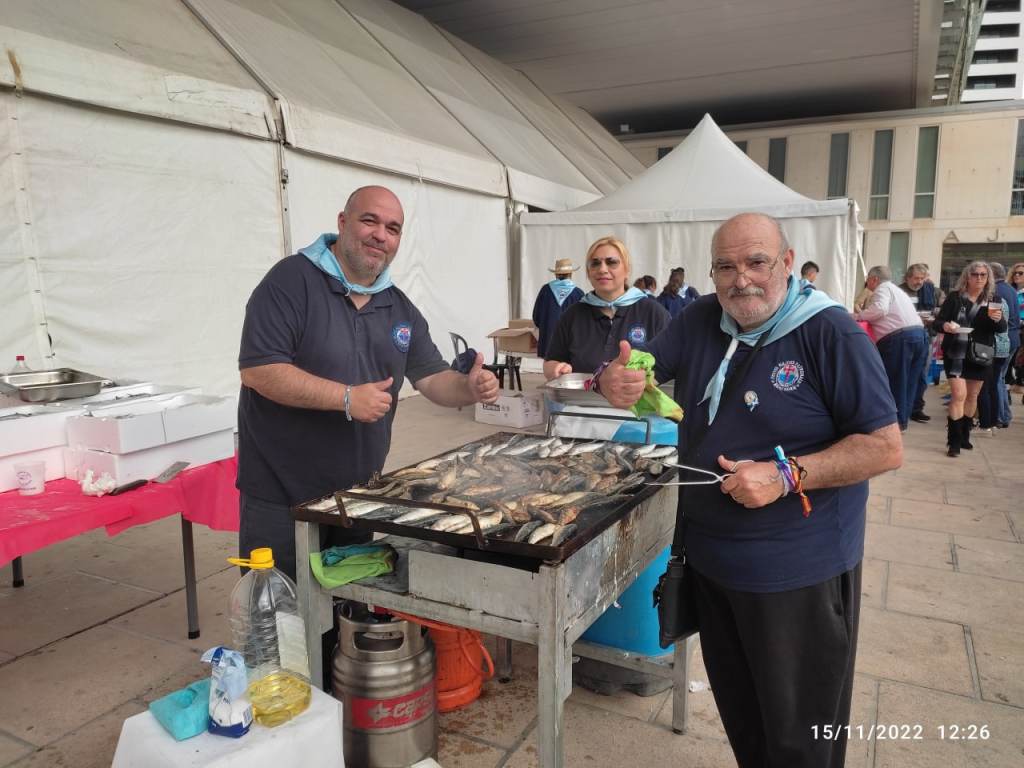 Espectacular sardinada en la plaza del ayuntamiento por las fiestas&nbsp;patronales