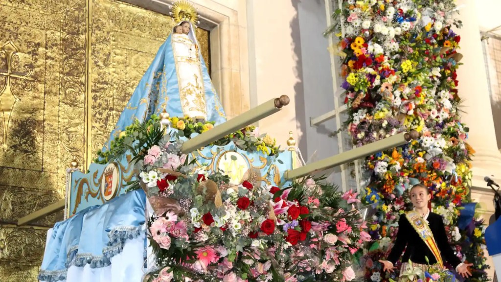 Ofrenda de flores a la virgen del sufragio de Benidorm 11 de Marzo&nbsp;2023