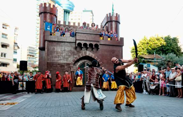 Moros y Cristianos medio año hasta las fiesta en&nbsp;Benidorm
