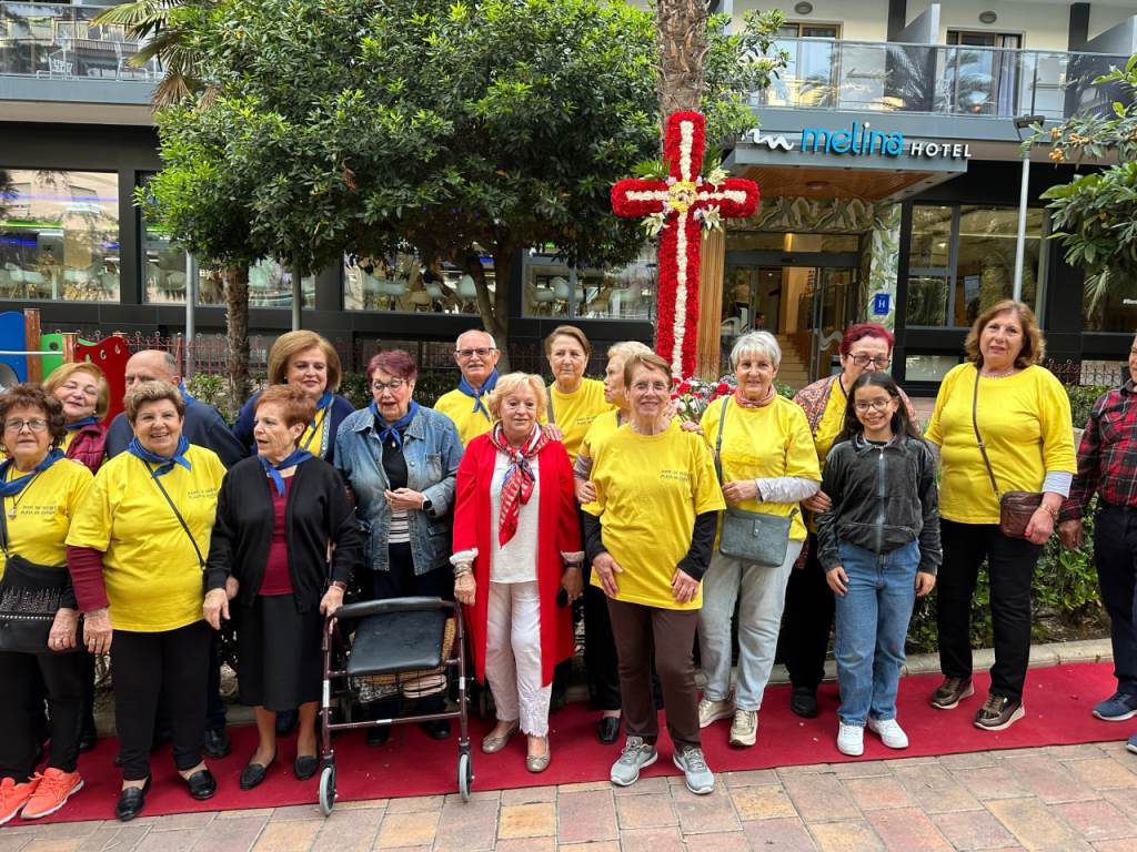 BENIDORM CELEBRA EL DIA DE LA CRUZ con la asociación de vecinos de El campo – plaza&nbsp;España